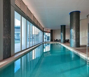 Indoor pool, outdoor pool - Gold Coast Private Apartments (Surfers Paradise)