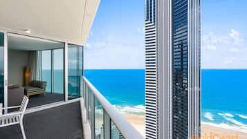 2-Bed Sub Penthouse Apartment Ocean View | Vista desde la habitación