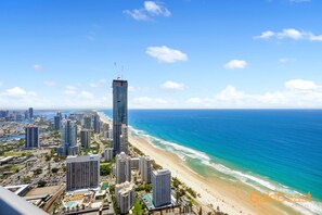 Sub Penthouse 4-Bed 4 Bath Ocean Views | 部屋からの景観