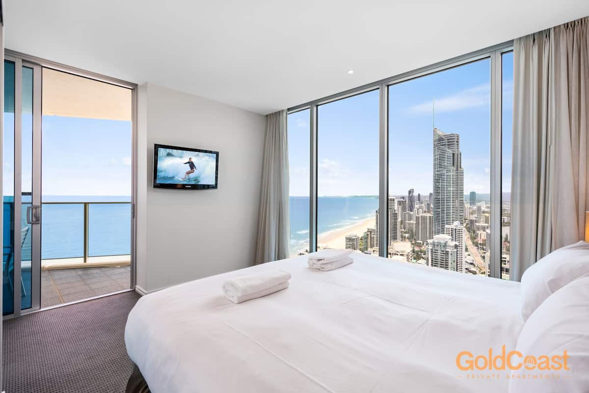 2-Bed Sub Penthouse Apartment Ocean View | 2 habitaciones, decoración personalizada y muebles diferentes