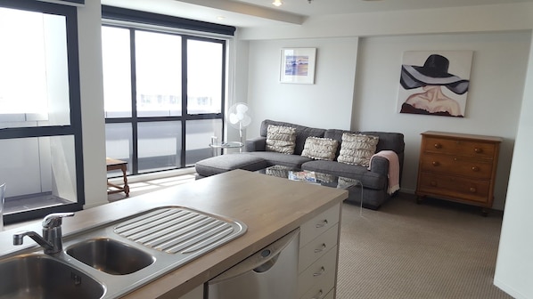 Executive Living in Auckland | Private kitchen | Full-size fridge, microwave, oven, stovetop