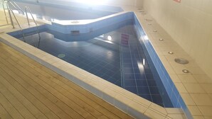 Innendørsbasseng