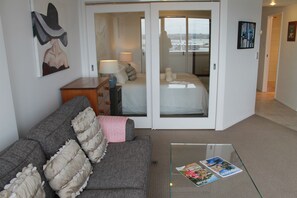 Executive Living in Auckland | Living area | Flat-screen TV