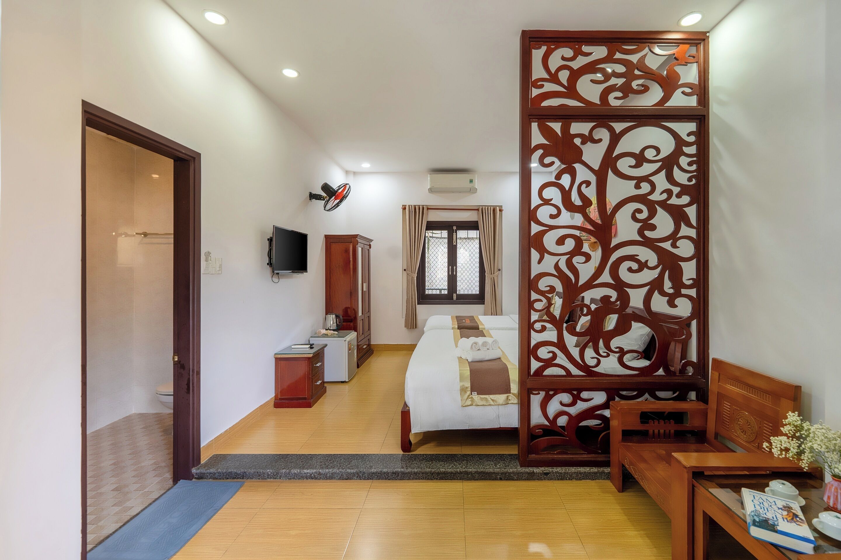 family triple room, terrace | bathroom | shower, rainfall showerhead, free toiletries, hair dryer