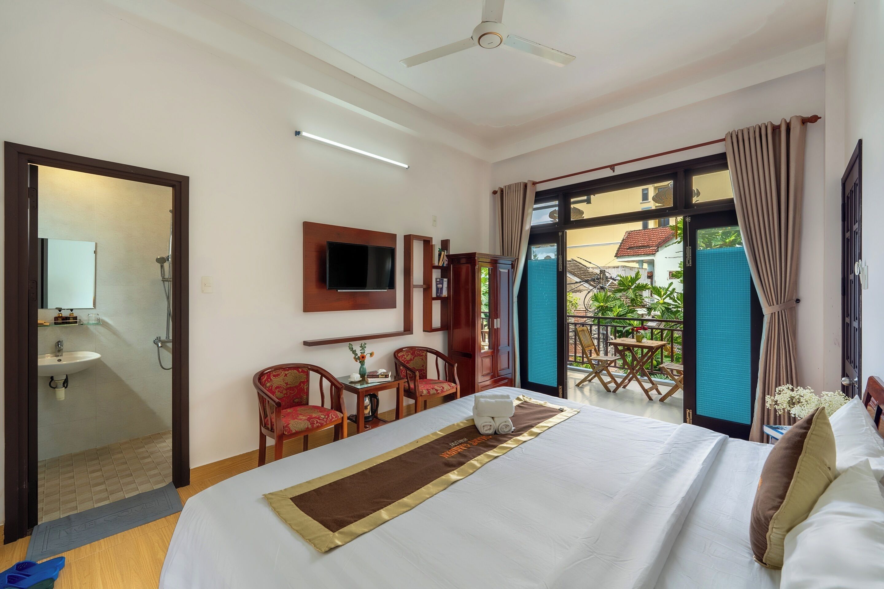 double or twin room, balcony | minibar, desk, blackout curtains, soundproofing