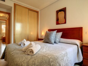 2 chambres, fer et planche à repasser, Wi-Fi gratuit, draps fournis