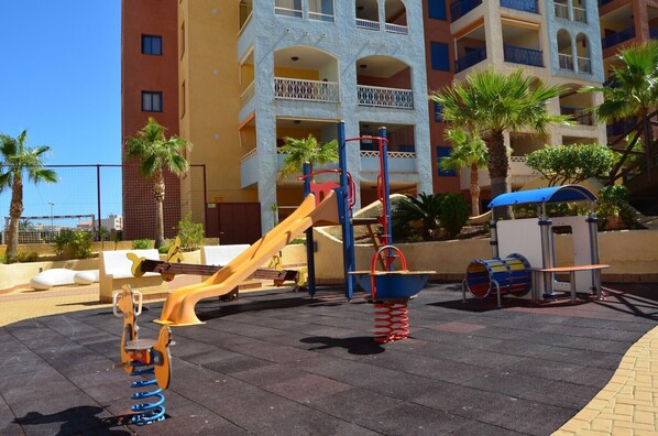 Children’s area - Sea and pool view apartment on 5th floor, indoor/outdoor pool, balcony (Playa Honda)