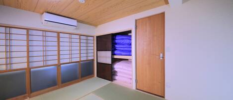 Iron/ironing board, free WiFi, bed sheets