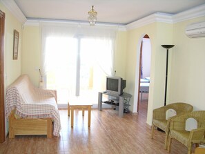 Flatscreentelevisie en een dvd-speler