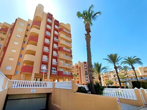 Exterior - Family 6th floor apartment, sea views, balcony, pool, free wifi (La Manga del Mar Menor)