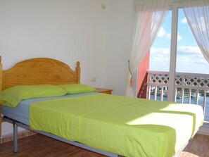 2 slaapkamers, een strijkplank/strijkijzer, gratis wifi, beddengoed