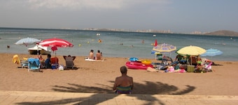 3rd floor apartment, free wifi, satellite tv, balcony, communal pool