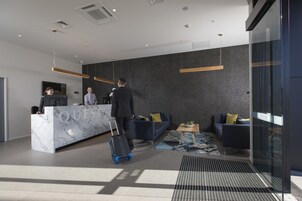 Pintu masuk interior