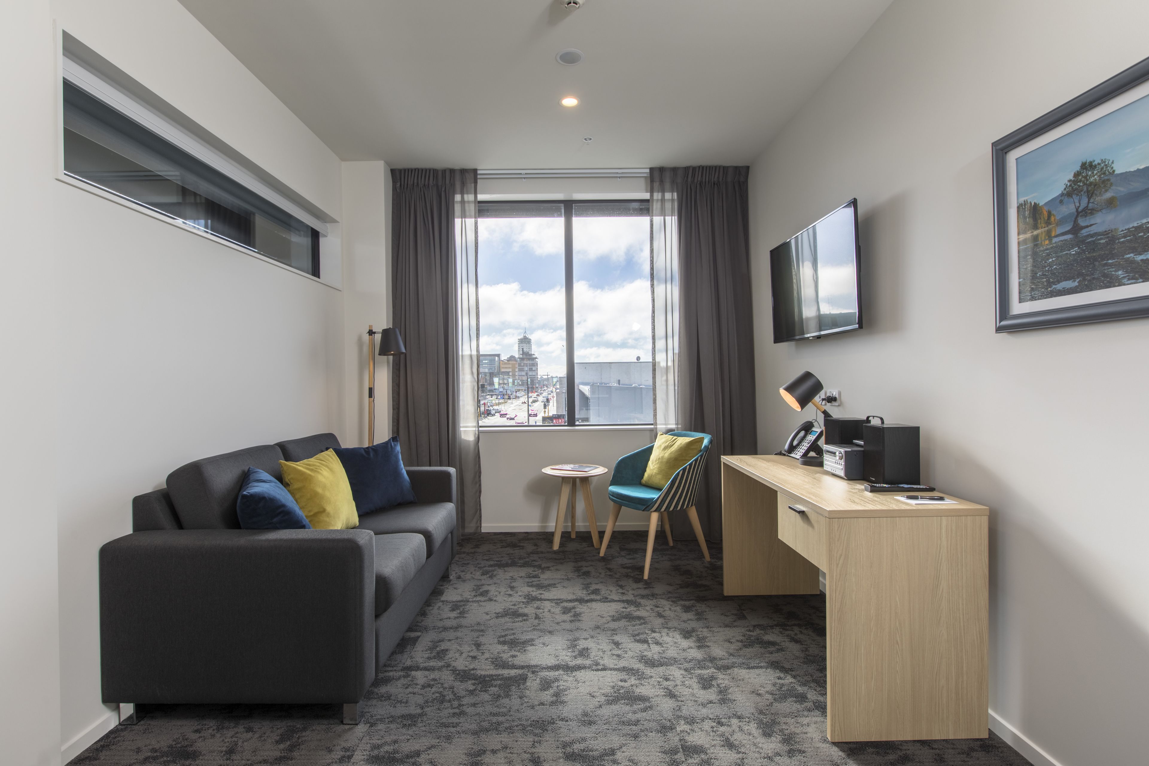 Télévision à écran plat de 43 pouces avec chaînes numériques, télévision