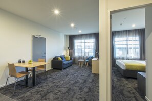 Family Apartment, 2 Bedrooms, Connecting Rooms | Pemandangan dari bilik