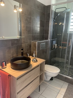 Shower, hair dryer, towels, toilet paper