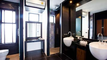 4 Bedroom Private Pool Villa | Bathroom | Shower, rainfall showerhead, free toiletries, hair dryer