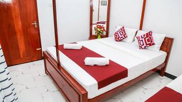 Egyptian cotton sheets, in-room safe, desk, soundproofing