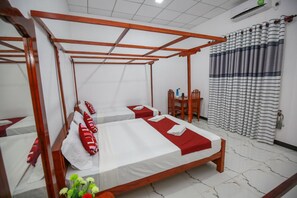 Egyptian cotton sheets, in-room safe, desk, soundproofing - Nehansa Resort and Safari (Thissamaharama)