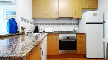 冰箱、微波炉、烤箱、炉灶