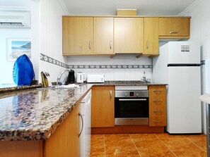 Frigorífic, microones, forn i placa de cuina 