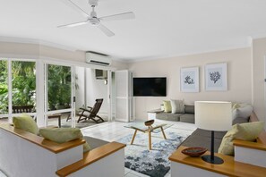 Premium Apartment, 1 Bedroom, Beachside | Living area