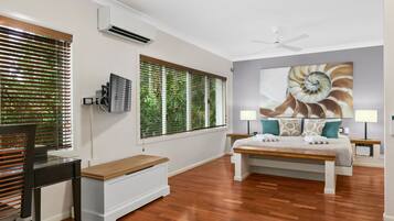 Apartamento premium, 1 quarto, ao lado da praia | 1 quarto, escrivaninha, ferros/tábuas de passar roupa, Wi-Fi de cortesia