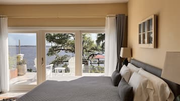 Premium bedding, individually decorated, desk, soundproofing