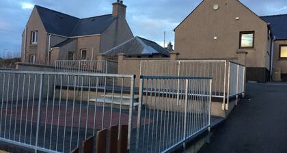 Detached 3 Bedroom cottage 30 minute walk to stornoway town centre