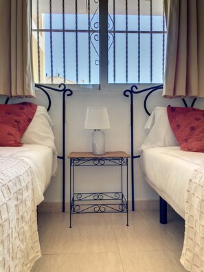 2 bedrooms, iron/ironing board, free WiFi, bed sheets