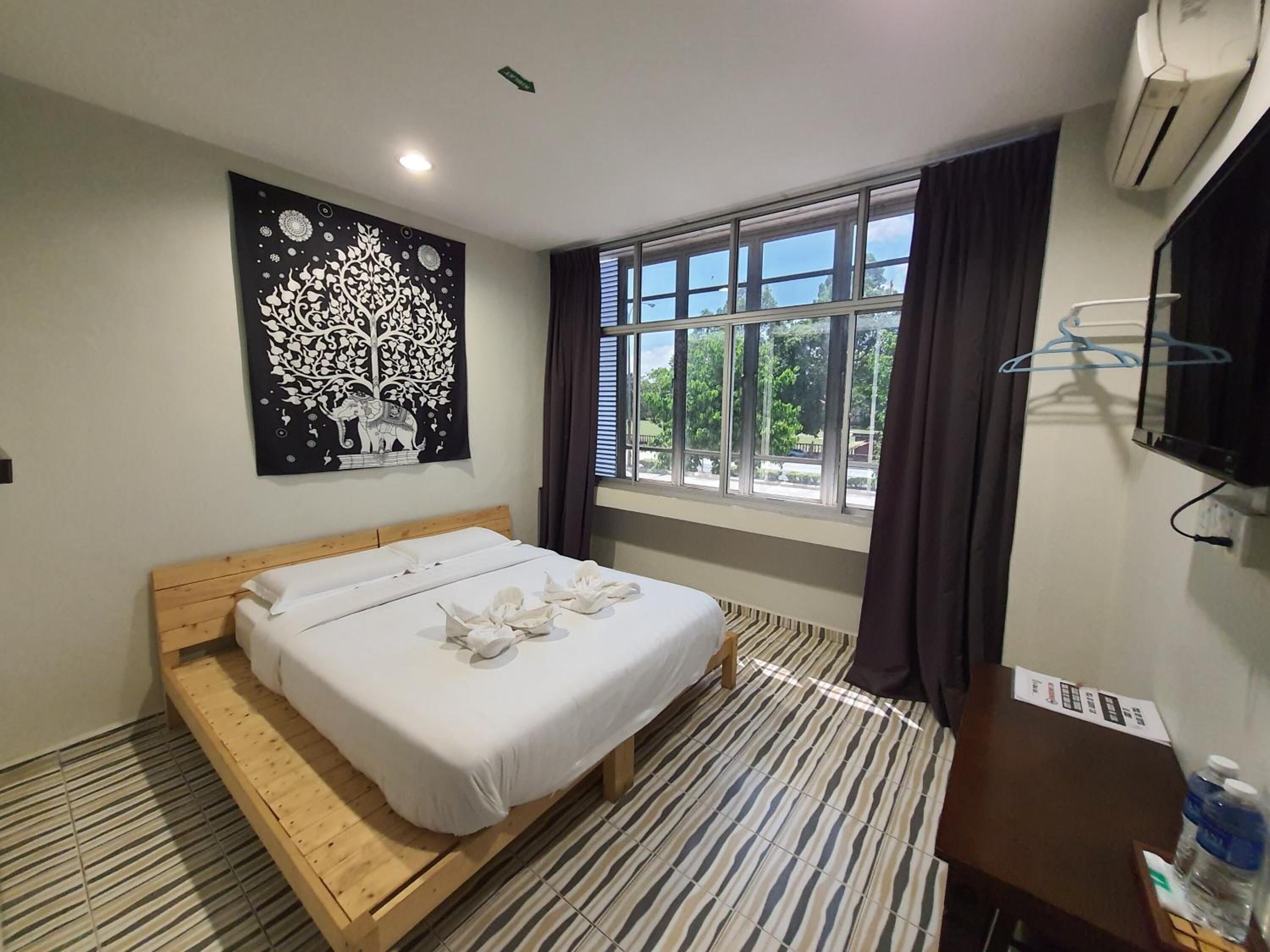 デスク、アイロン / アイロン台、WiFi (無料)