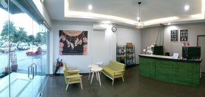 Lobby lounge - De Chukai Hotel (Chukai)