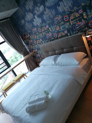 Zimmer, 1 Queen-Bett | Schreibtisch, Bügeleisen/Bügelbrett, kostenloses WLAN