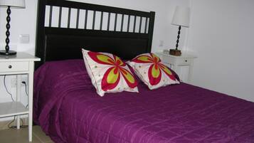 2 slaapkamers, een strijkplank/strijkijzer, gratis wifi, beddengoed