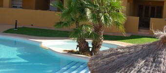Bungalow w/private roof terrace and patio, free wifi, communal pool