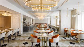 Sarapan bufet setiap hari (RUB 1500 seorang)