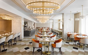 Petit déjeuner buffet (1500 RUB par personne)