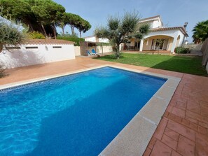 Pool - Magnificent Villa with private pool on large plot unlimited free wifi (L'ESCALA)