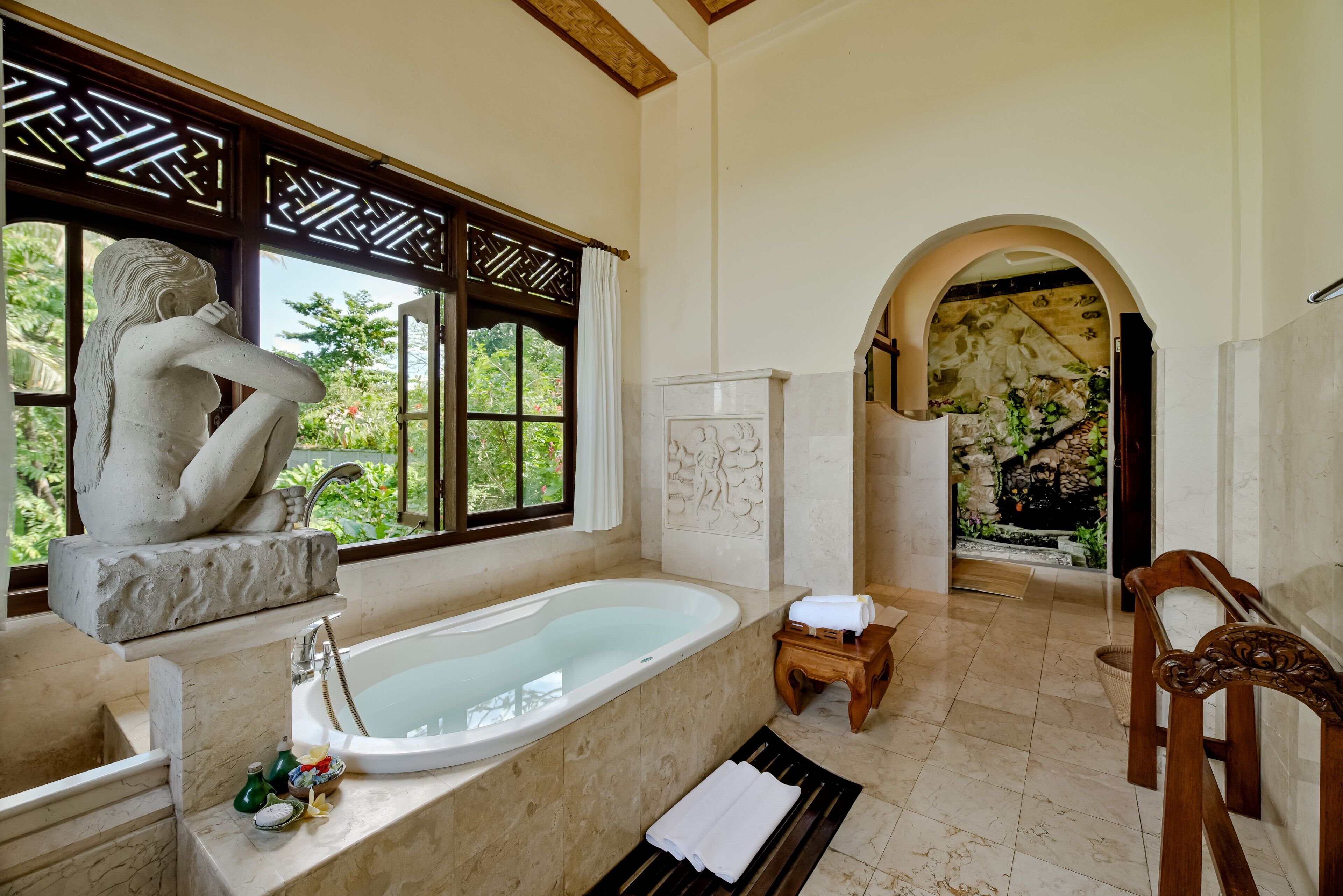 one bedroom suite | bathroom | combined shower/bathtub, deep-soaking bathtub, rainfall showerhead