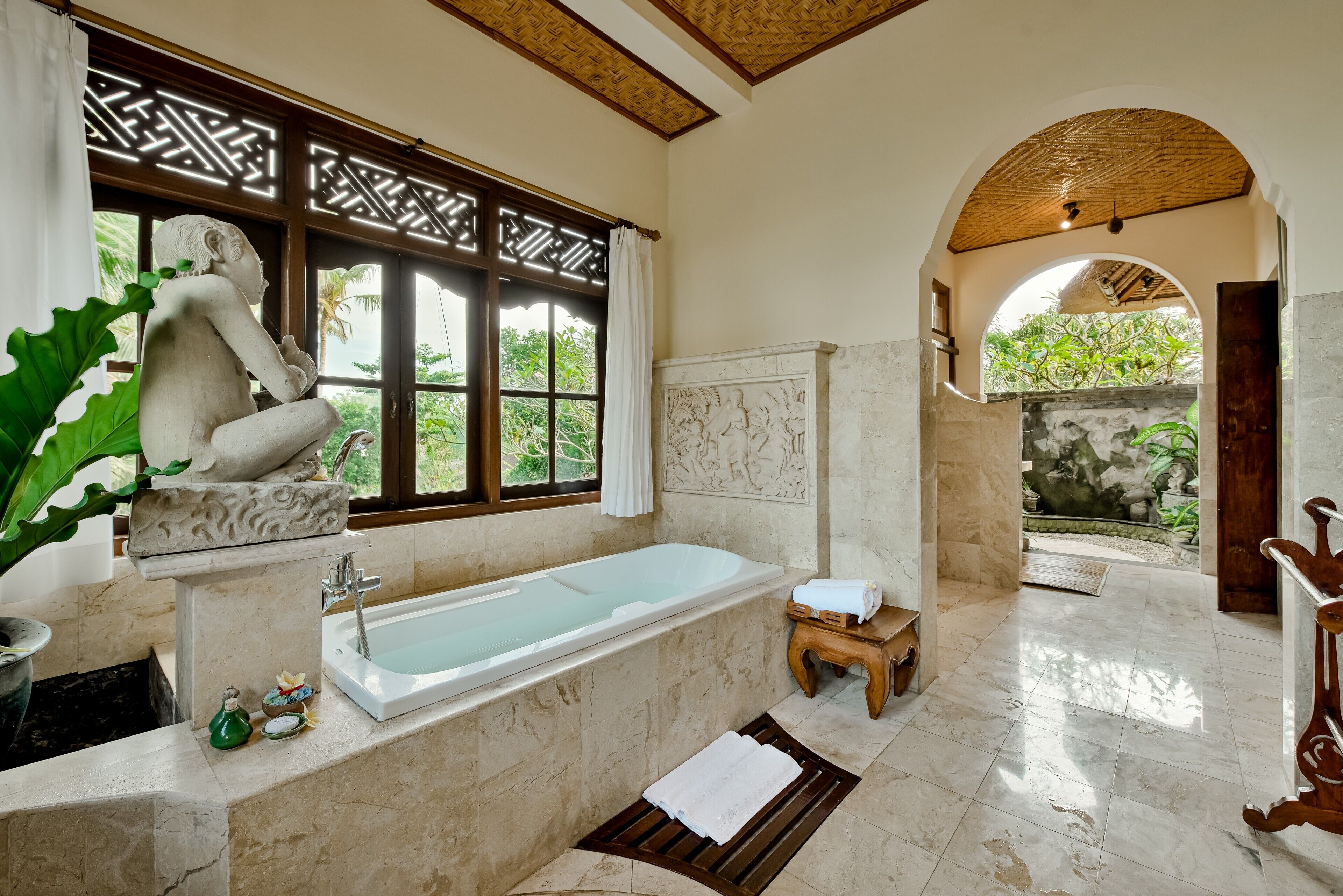 one bedroom suite | deep-soaking bathtub