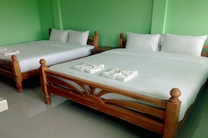 Deluxe Quadruple Room | Rollaway beds, free WiFi - Boonto Town (Pak Chong)