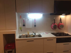 家庭公寓, 3 間臥室 ( M6 ) | 客廳 | LCD 電視