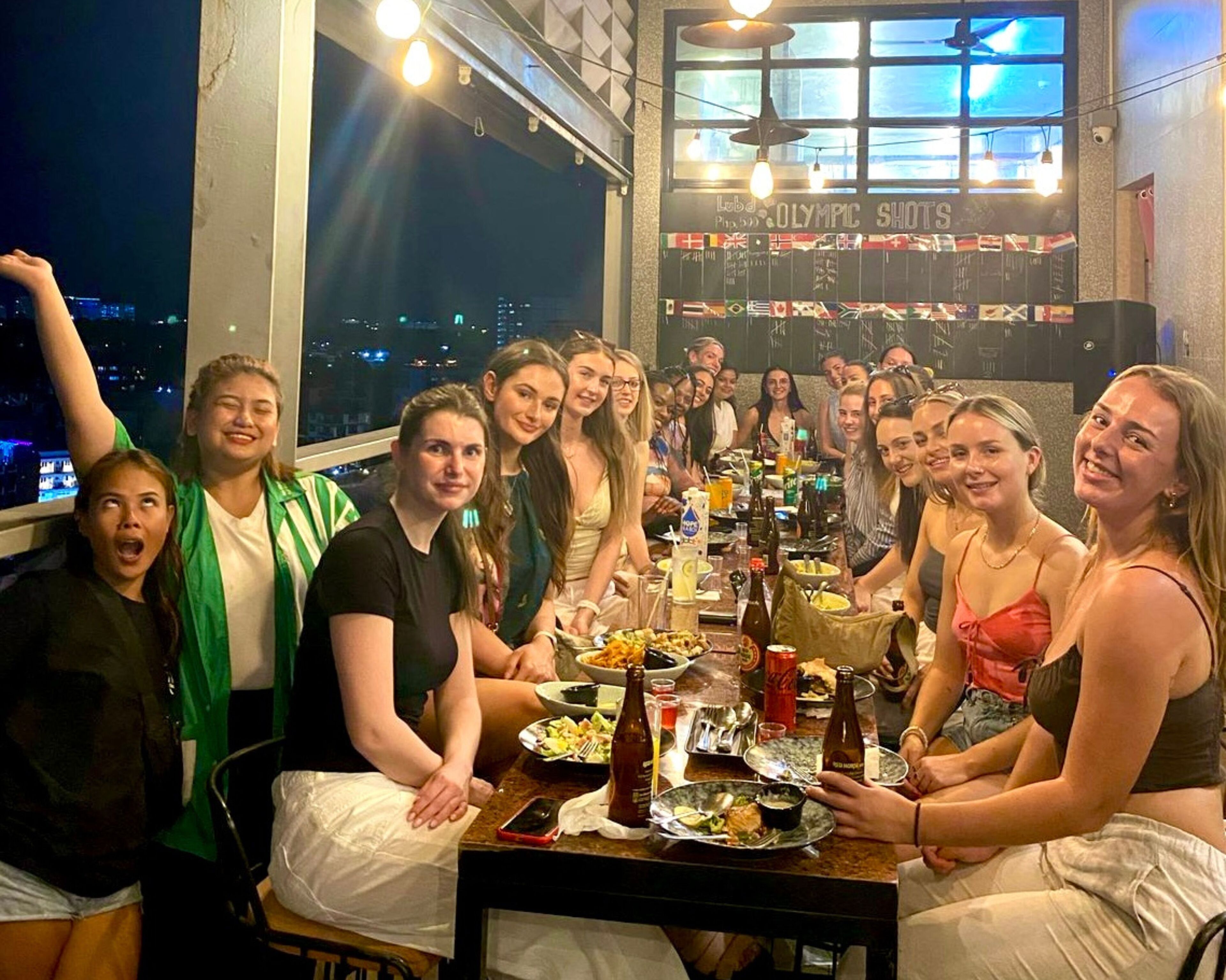 تقديم الإفطار والغداء والعشاء