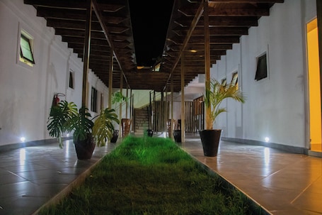 Exterior. Distinctions Gardens Guest House