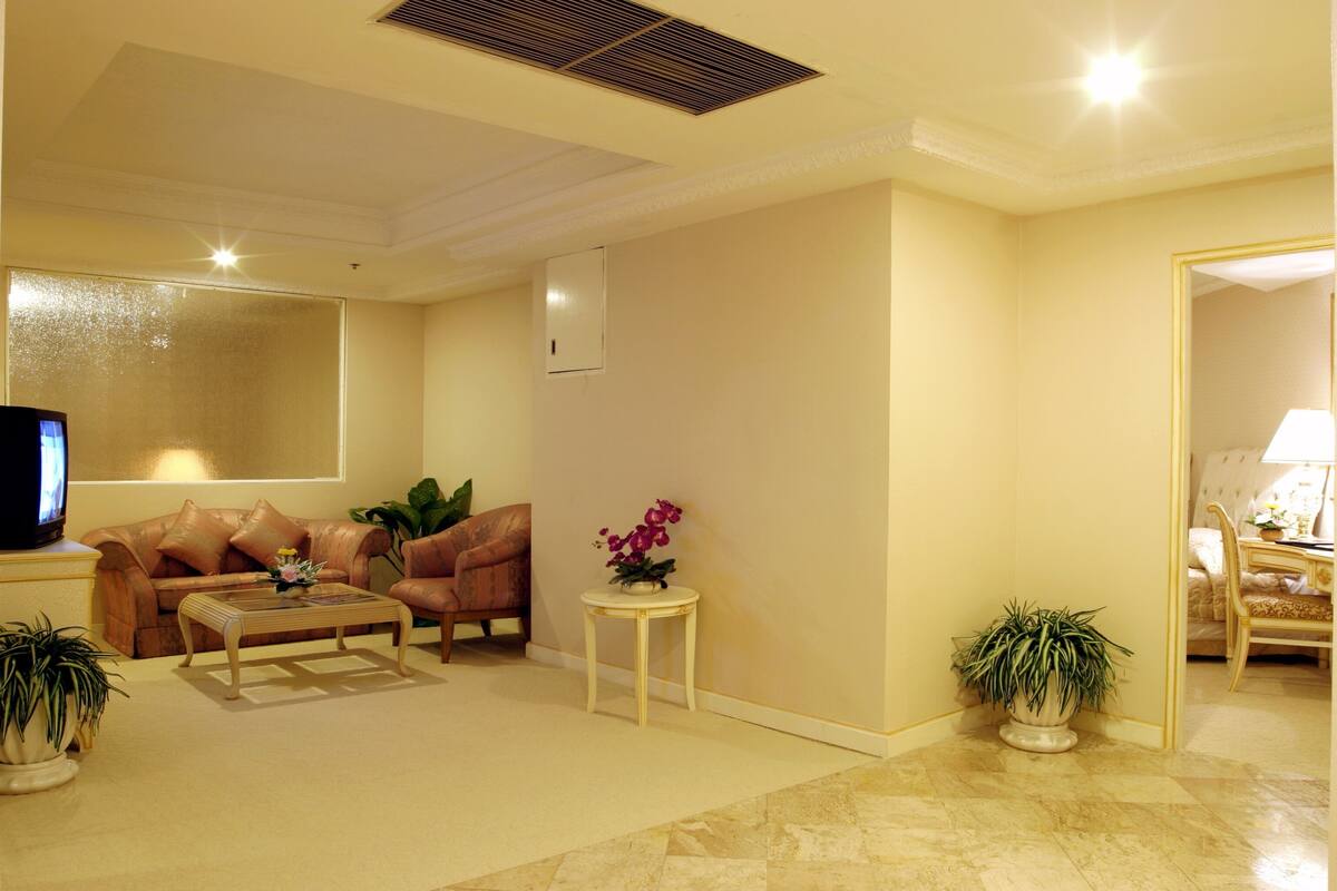 Habitación presidencial | Área de sala de estar | Televisión de pantalla plana 