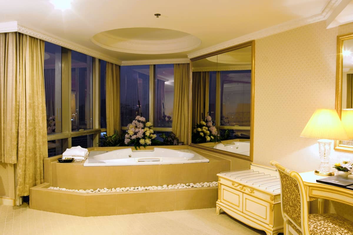 Habitación ejecutiva, 1 cama King size, vista a la ciudad | Escritorio, cortinas blackout y wifi