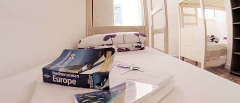 1 Bed in 4 Bedded Mixed Dormitory | In-room safe, free WiFi