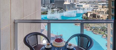 Departamento de diseñador, 2 habitaciones, vista a la ciudad, sobre el agua | Balcón