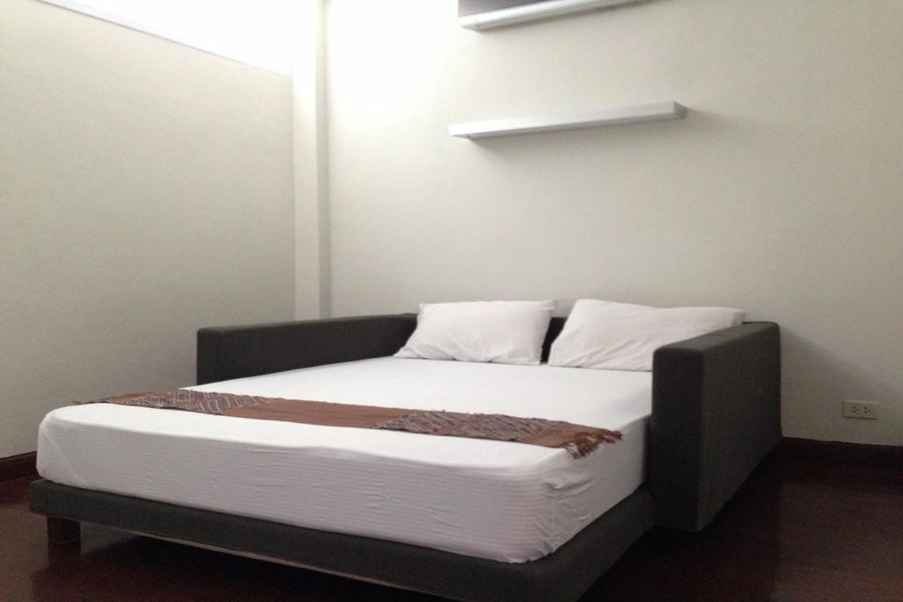 Cortinas blackout, wifi gratis y ropa de cama 