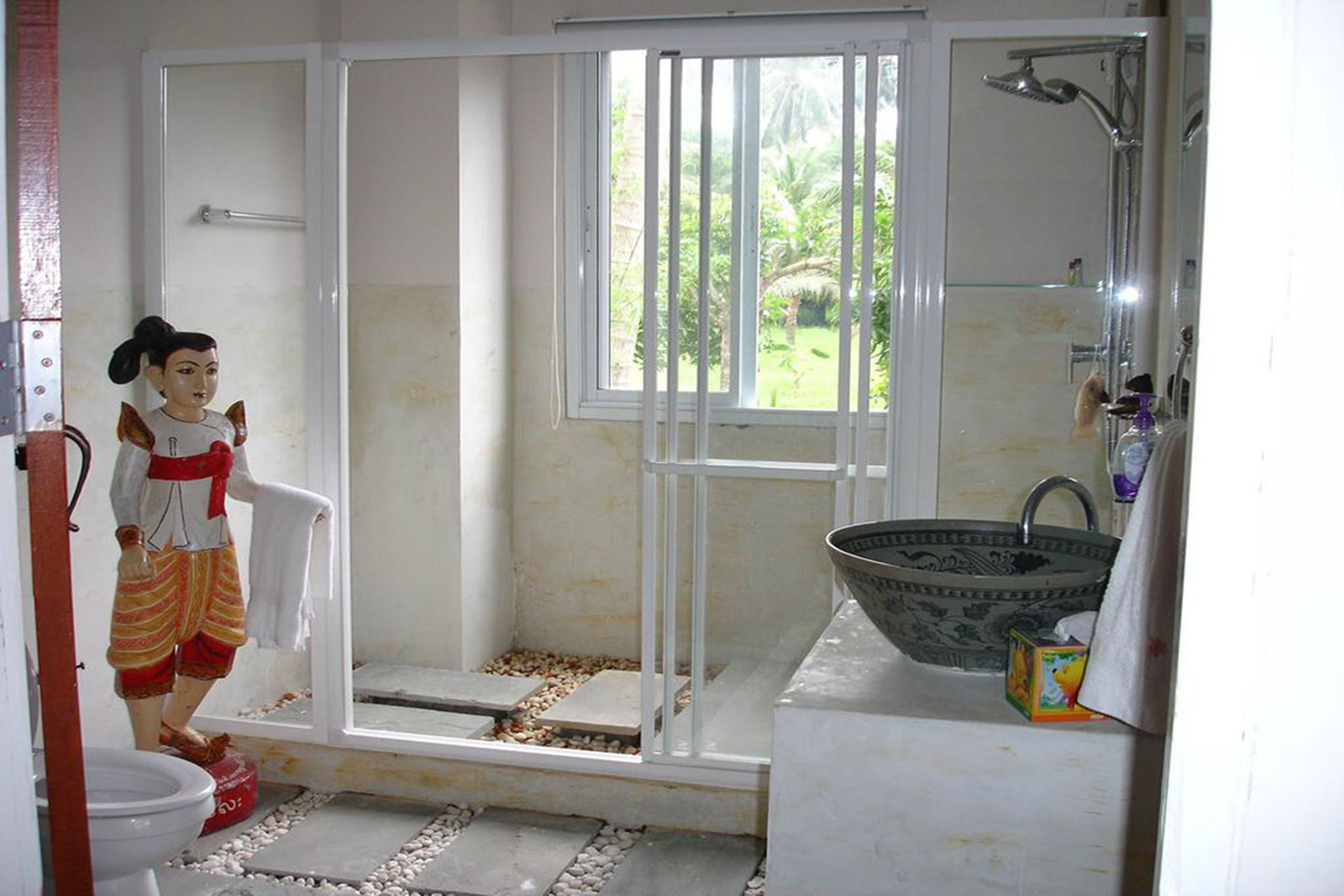 Two-Bedroom Apartment with Pool View  | Bathroom